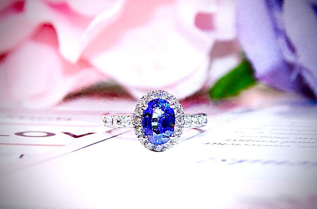 Halo Brilliance: The Allure of Diamond Engagement Rings with Halo Designs in 18K Gold
